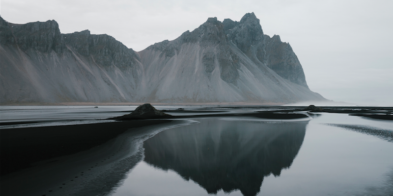 Mountains & calm lake - 800 x 